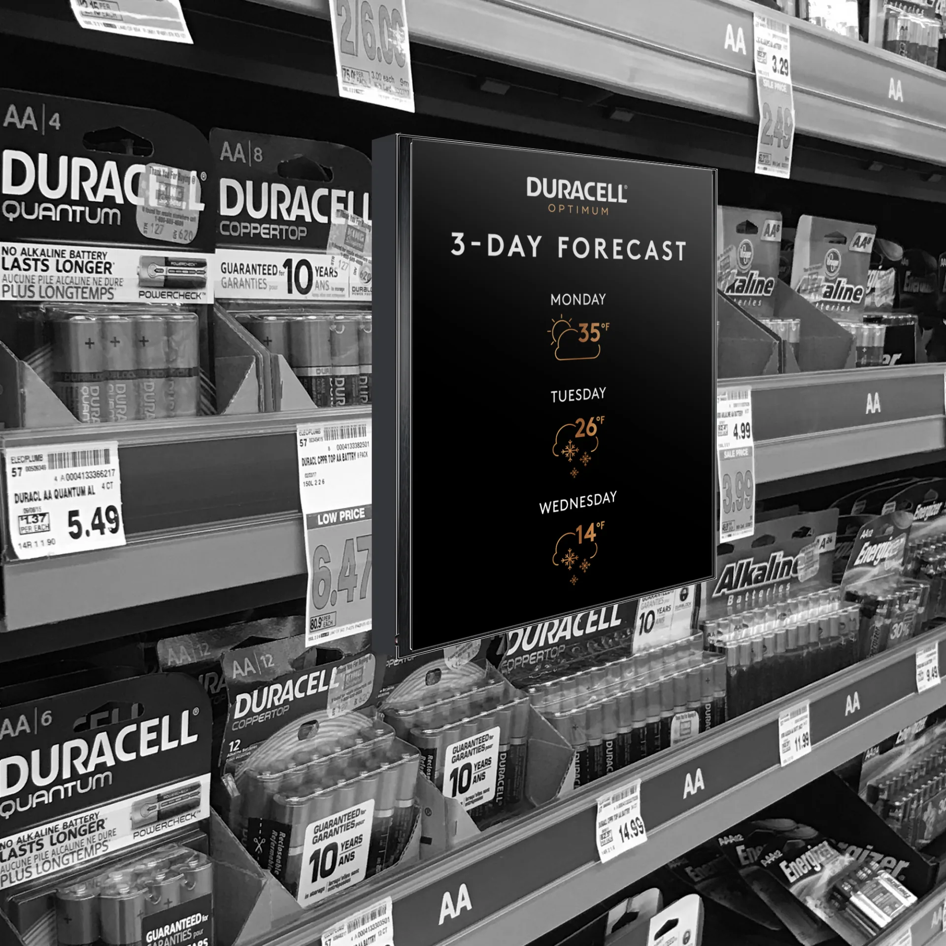 Duracell Optimum three-day forecast screen in the battery aisle